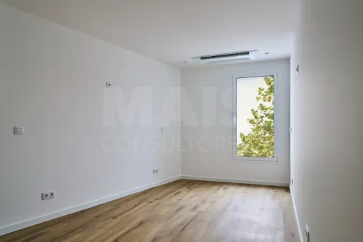 2 bedroom apartment with 2 parking spaces
