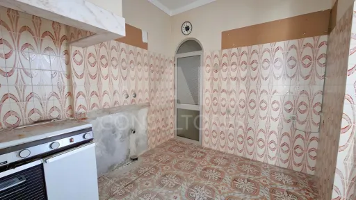 Prédio no Centro Histórico de Peniche com Elevado Potencial de Investimento e Rentabilidade