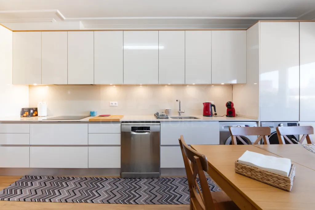 House 3 Bedrooms + 1