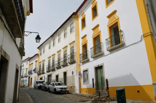 Edifício único do século XVII para reabilitação em Évora