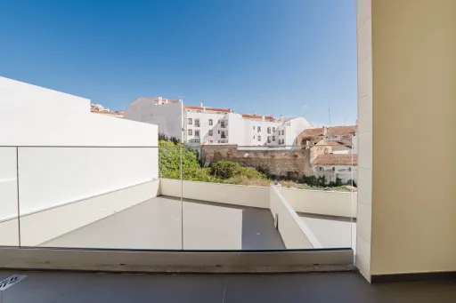 2 bedroom apartment with 2 parking spaces