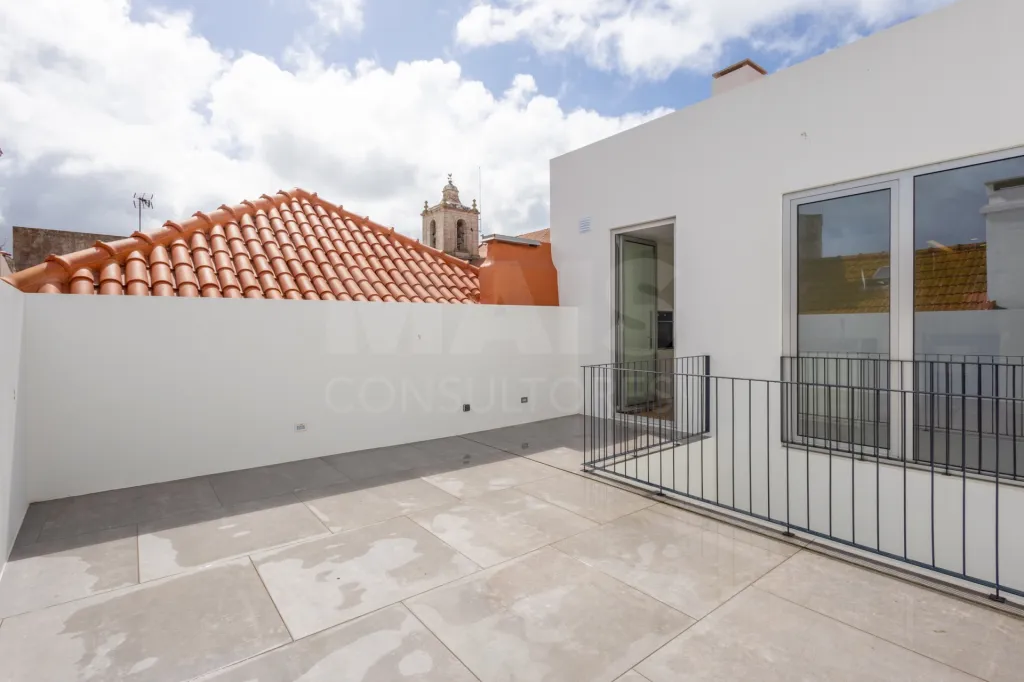 T1 novo com terraço no centro de Peniche