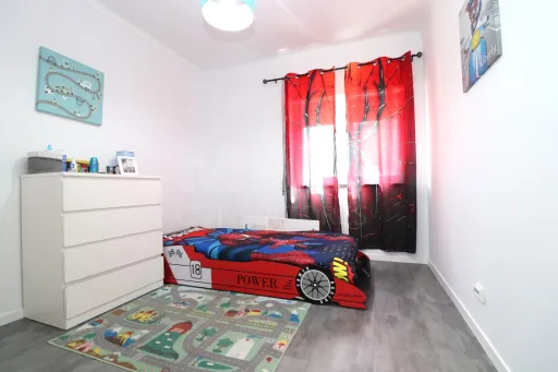 Fully Renovated 3-Bedroom Apartment on the 3rd Floor in Samora Correia