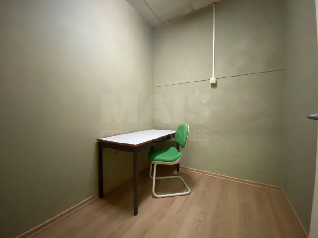 Espaço Comercial com escritórios e Armazém