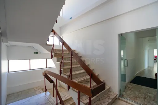 Centro de Escritórios -  Zona Central Próximo da A5 - Concelho de Oeiras