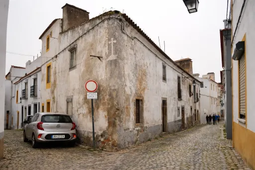 Edifício único do século XVII para reabilitação em Évora