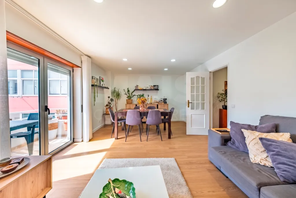 Apartamento T3 Renovado com Garagem Box – Cidade Nova, Caldas da Rainha