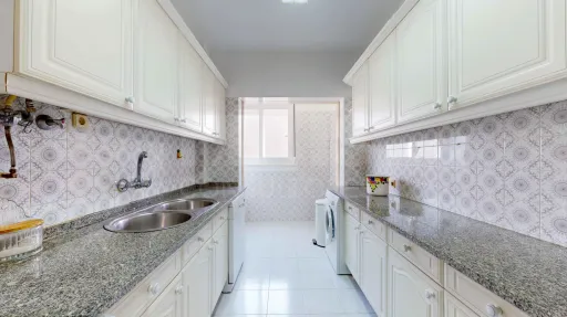 Apartamento T3 Remodelado no Centro de Oeiras | Elevador | 105 m² | Excelente Oportunidade
