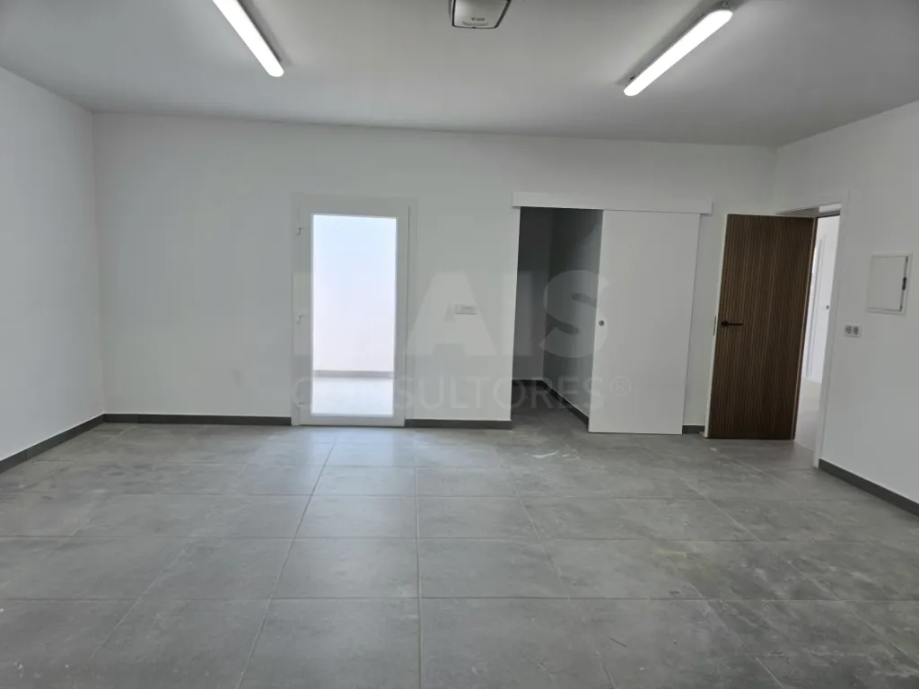 Moradia T4 térrea de luxo com piscina no Nadadouro