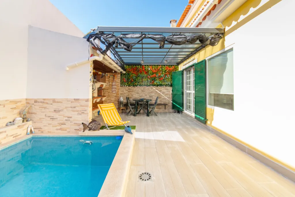 Moradia T2+2 totalmente remodelada com piscina aquecida no Porto Alto