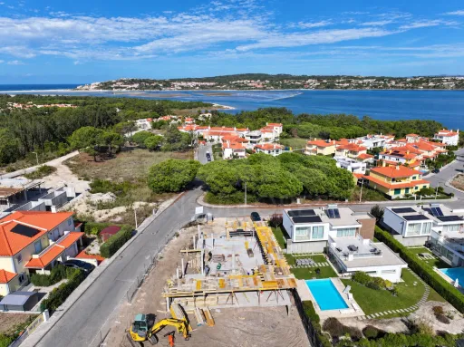 Moradia T4 c/ 3 Suites, Jardim, Piscina e Garagem para 2 Carros | LAGOA DE ÓBIDOS | OFF MARKET