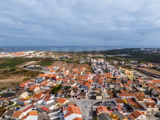 Construção de Moradia Nova com Piscina a Minutos da Praia do Baleal
