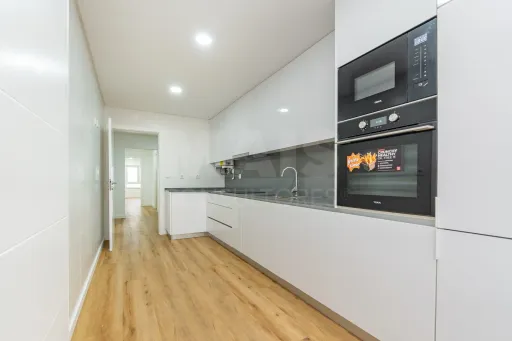 Fully refurbished 3-bedroom apartment | parking space, in Quinta da Piedade - Póvoa de Santa Iria