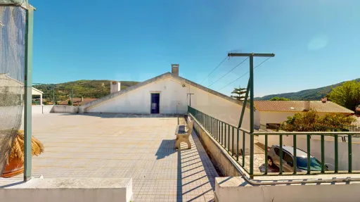 Moradia T5, na calhandriz com piscina