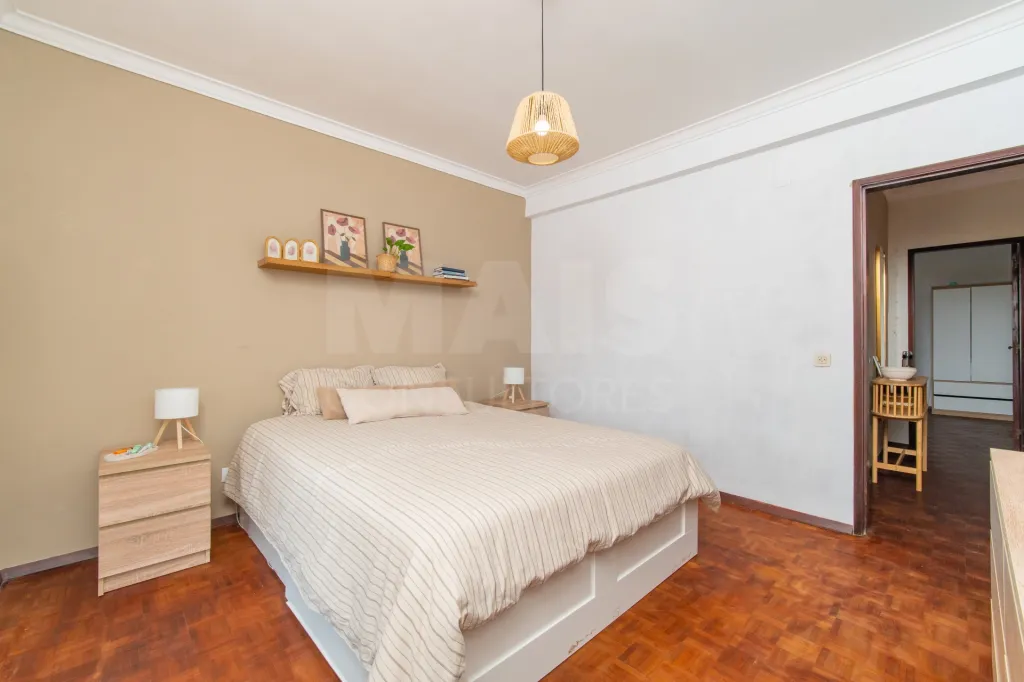 4-Bedroom House in Downtown Samora Correia