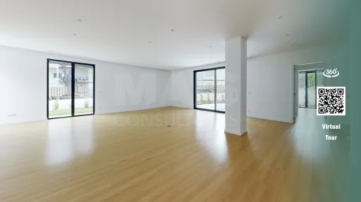 Moradia nova com piscina T4 em Linda a Velha