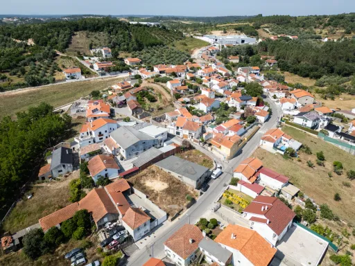 Terreno Urbano com Projeto Aprovado | Furo de Água e Opção Chave na Mão