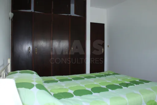 Moradia com 3 Apartamentos Independentes | Ideal AL | Perto da Praia da Areia Branca