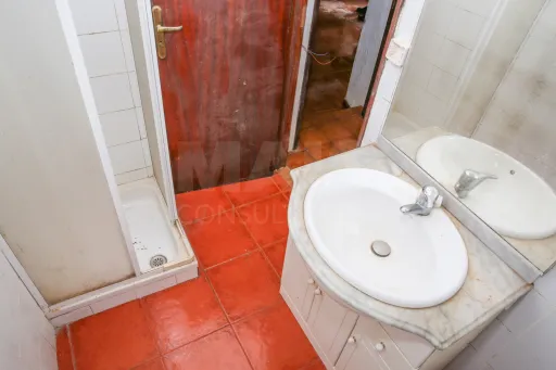 Moradia T1 para Remodelação a 20 Minutos de Alenquer