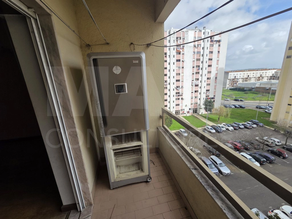 🏠 Apartamento T3 Estratégico no Carregado – Conectividade e Comodidade