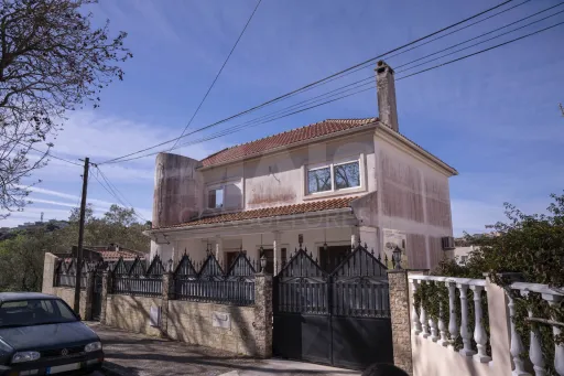 Moradia T5, com garagem e espaço exterior, Caneças