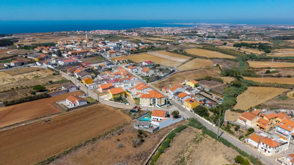 Moradia nova T4 com quintal e garagem
