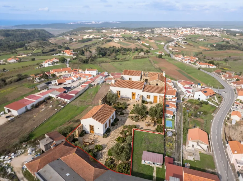 Moradia Térrea para Reabilitar com Terreno, Vista Mar e Vista Sítio da Nazaré – Bárrio, Alcobaça