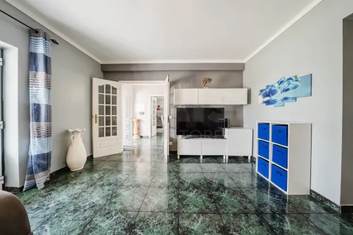 Moradia T4 em Olho Marinho | 260m² | Lote 734m²