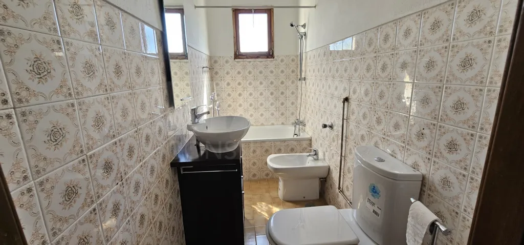 Moradia 2 Pisos centro Peroviseu c/ Terreno 500m2 e Garagem