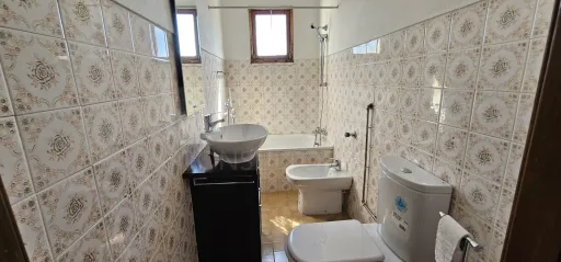 Moradia 2 Pisos centro Peroviseu c/ Terreno 500m2 e Garagem