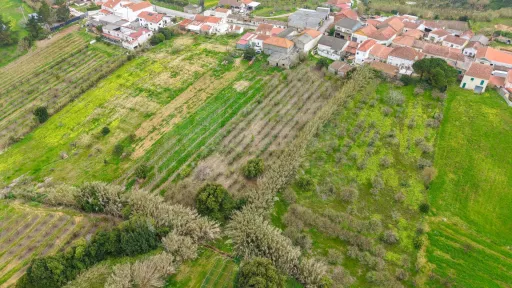 Terreno no centro da Usseira
