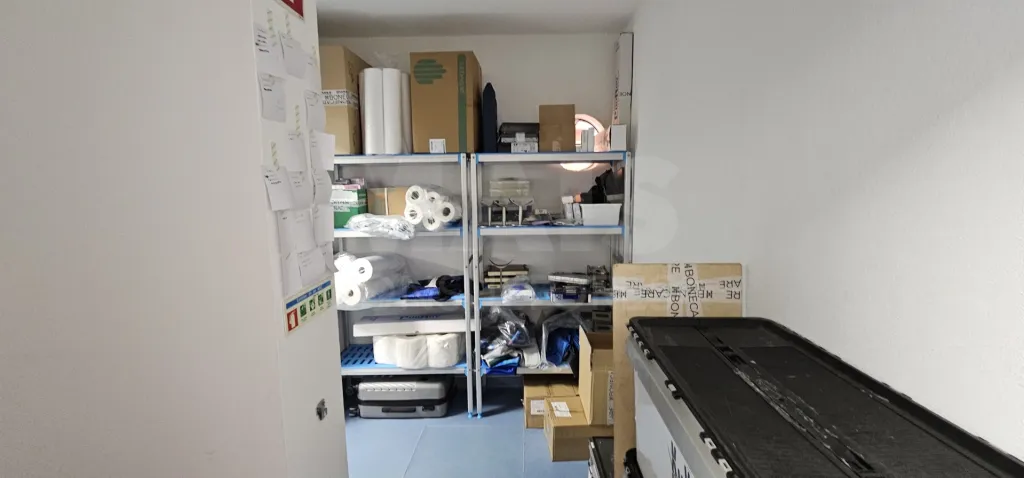 Armazém ou Escritório Serviços em Alfragide com 100m2