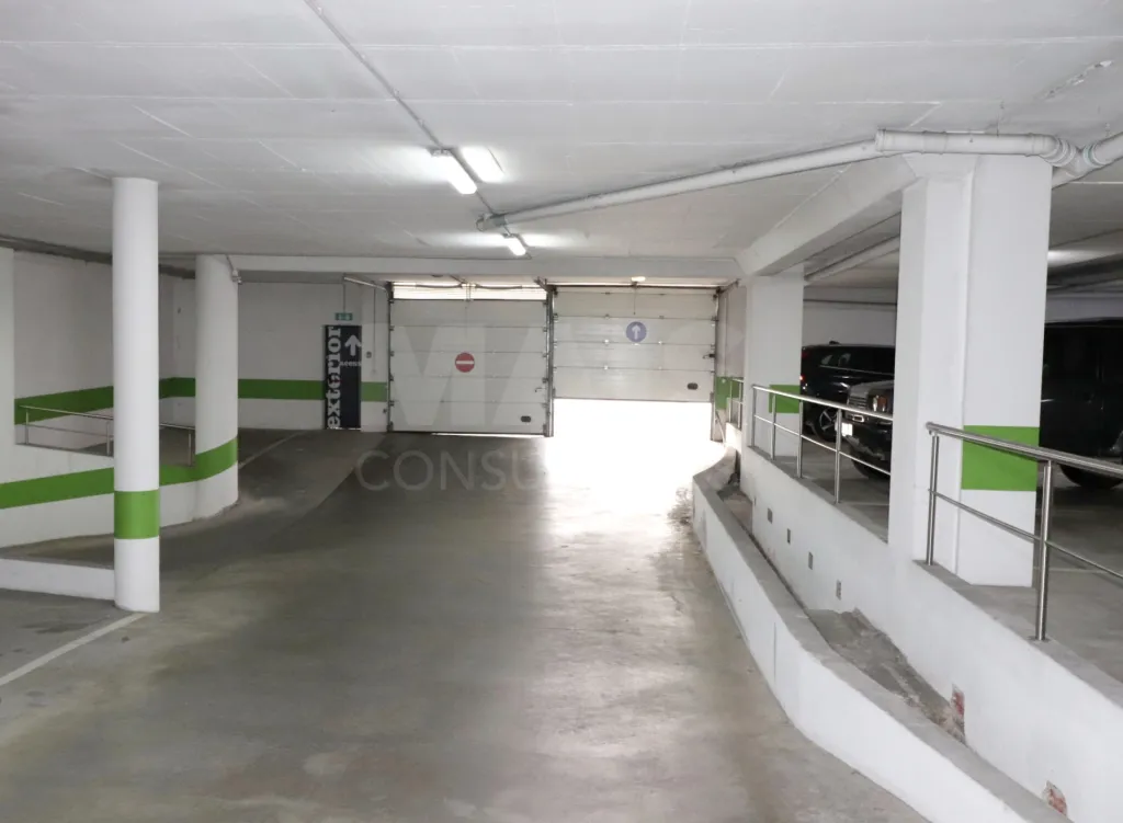 3-Bedroom Apartment at Quinta das Oliveiras with a 60-square-meter balcony