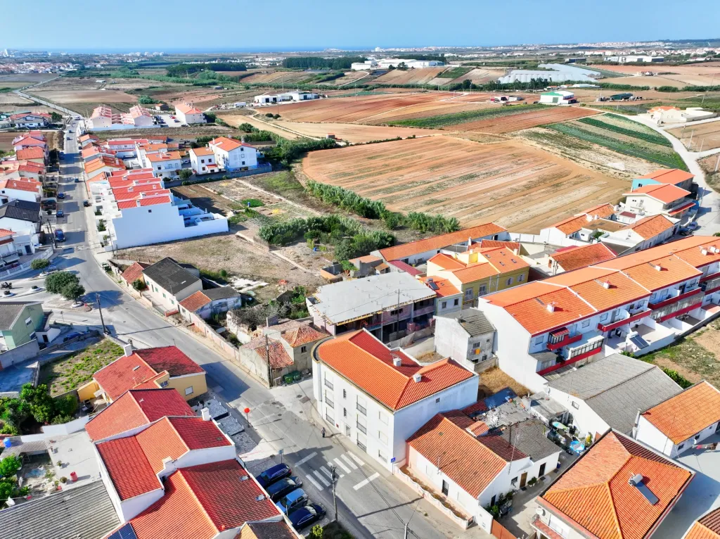 Apartamento T2 com Varanda & Parqueamento Privado, a 1 km da Praia da Consolação | Atouguia da Baleia – Peniche