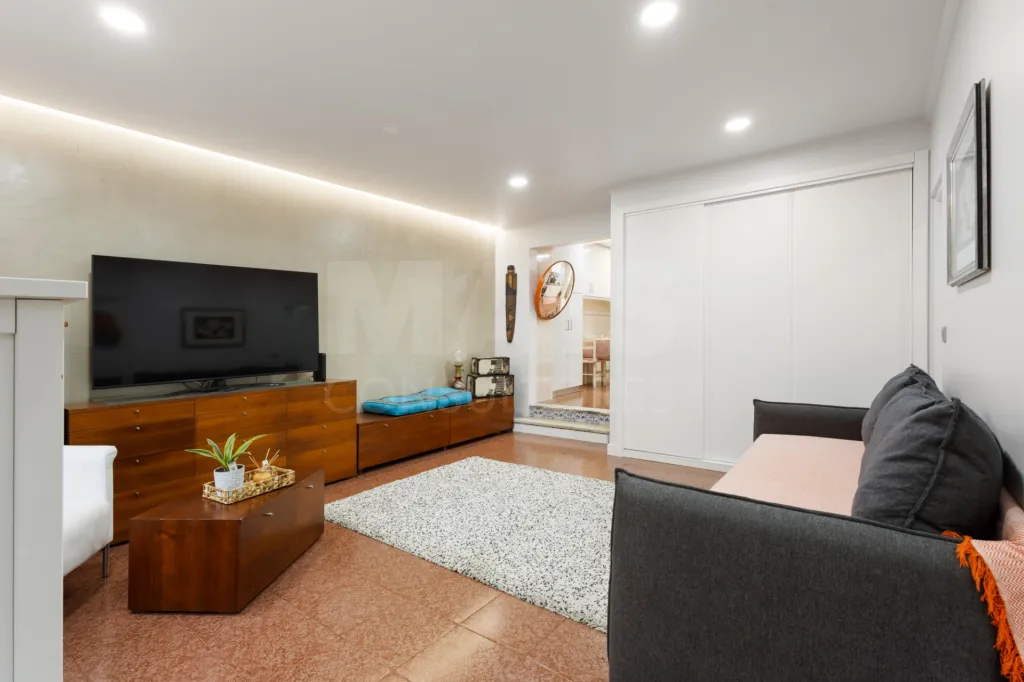 Andar de Moradia T2 Totalmente Remodelado a menos de 10 Minutos das Praias de Peniche