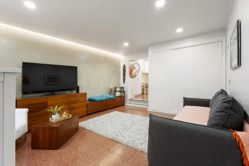 Andar de Moradia T2 Totalmente Remodelado a menos de 10 Minutos das Praias de Peniche