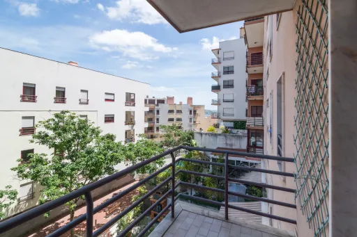 3-Bedroom Apartment in Linda-a-Velha