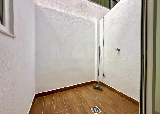 Moradia T3 em Banda Totalmente Renovada com Terraço - Avenidas Novas