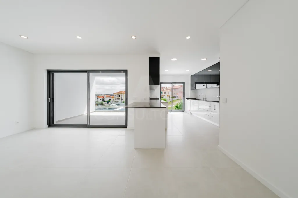 Moradia T3 Nova C/ Vista Mar, Piscina e Garagem, Areia Branca, Lourinhã