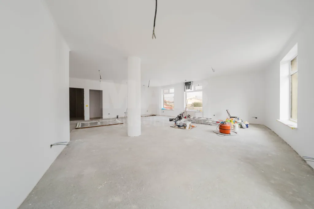 Loja de 214 m² com Potencial para Apartamento T4 ou Dois Apartamentos – Excelente Oportunidade de Investimento