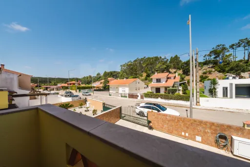 Moradia T4 com Jardim, Garagem e Churrasqueira no Centro de Olho Marinho – Óbidos