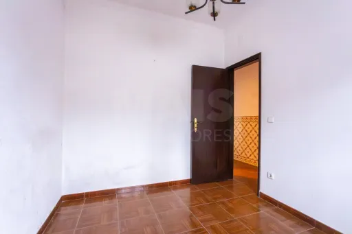 Moradia Térrea T2 para remodelar em Coruche-Vale Mansos