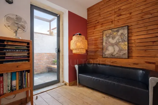 Moradia T2 com logradouro na Graça com Projeto de arquiteto