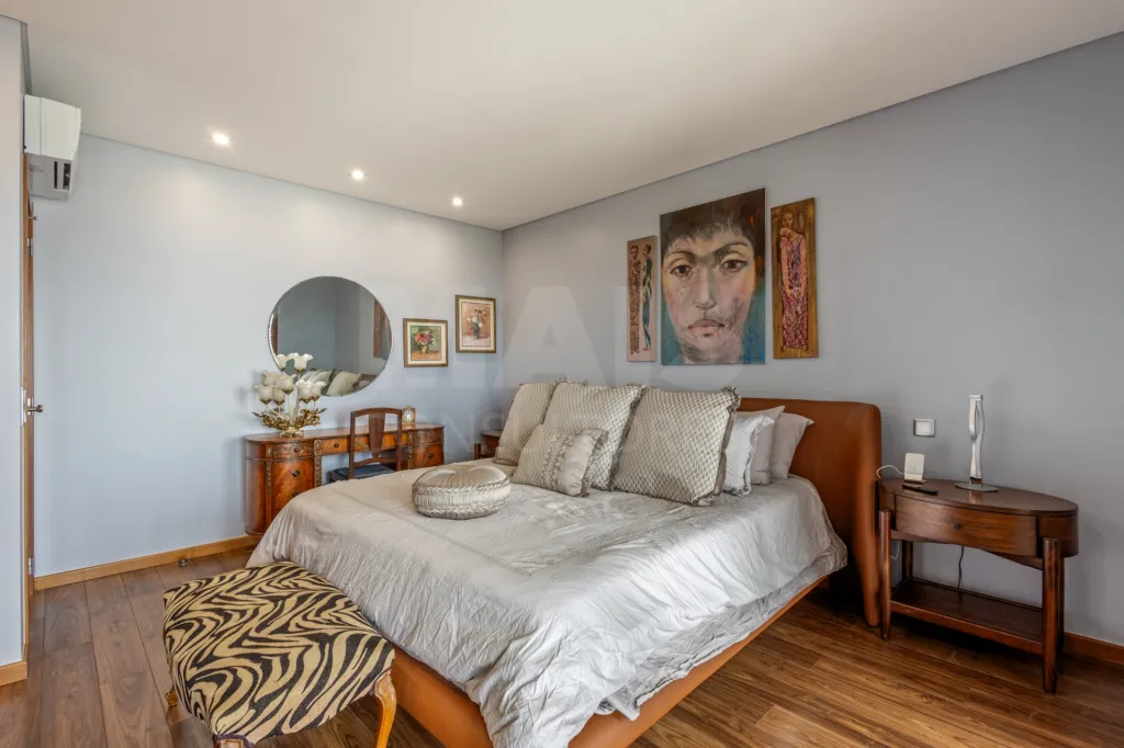Moradia T4 com Vista Mar, Jacuzzi Panorâmico e Energia Solar | Lourinhã