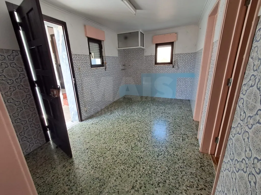 Moradia T2 c/ terreno em Salir de Matos