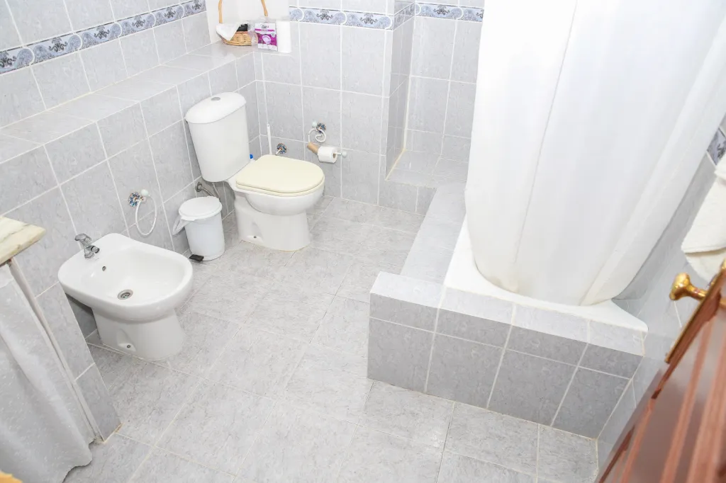 🏡 Moradia T4 com 247 m², 2 Garagens e Terreno | Canados, Alenquer