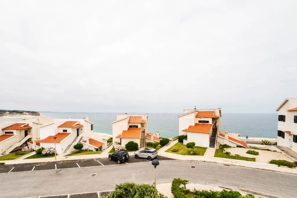 T2 Mobilado a Dois Passos da Praia com Vista Mar de Sonho