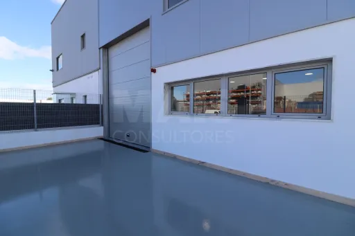 Pavilhão Industrial novo no Carregado com 624 m2 de Terreno e 312 m2 de Construção