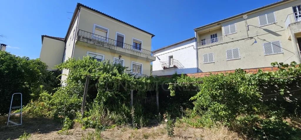 Moradia 2 Pisos centro Peroviseu c/ Terreno 500m2 e Garagem