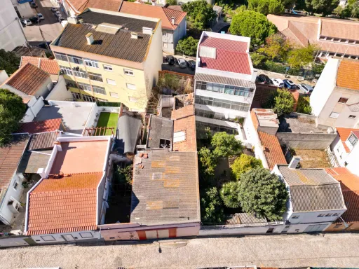 Ruína em Setúbal com Projeto para 8 Apartamentos T1
